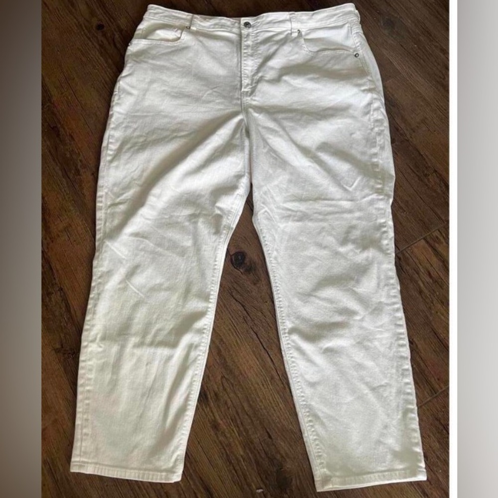 American Eagle Outfitters Women's High Rise mom Jeans 20 - Picture 1 of 6